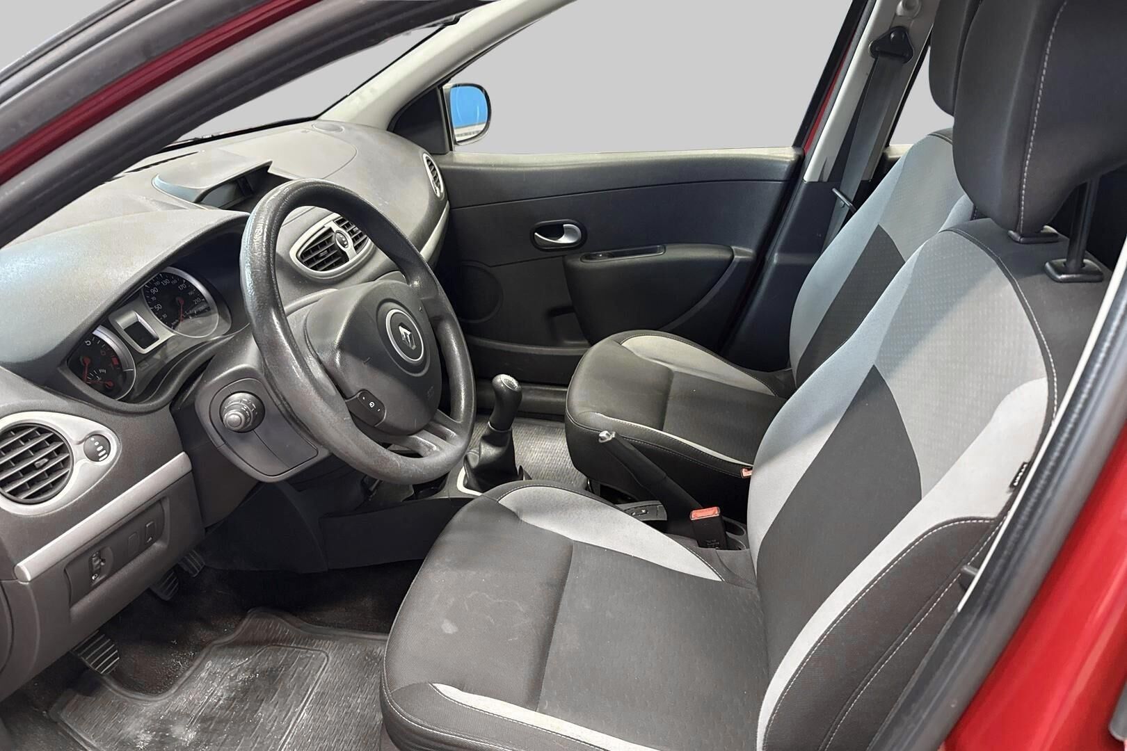 Renault Clio iso kuva 8