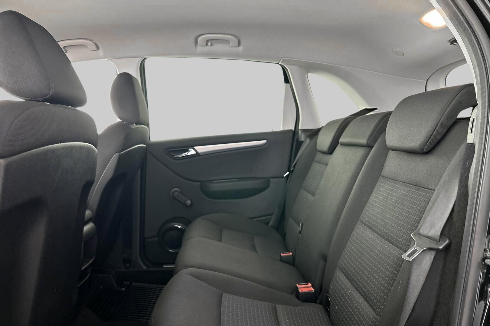Mercedes-Benz B iso kuva 10