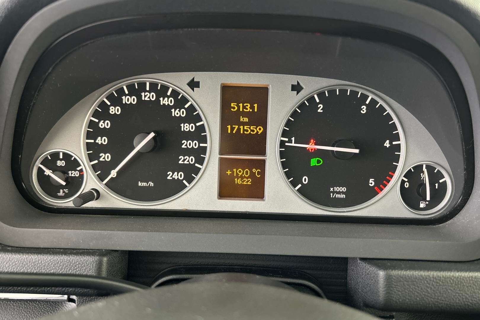 Mercedes-Benz B iso kuva 14