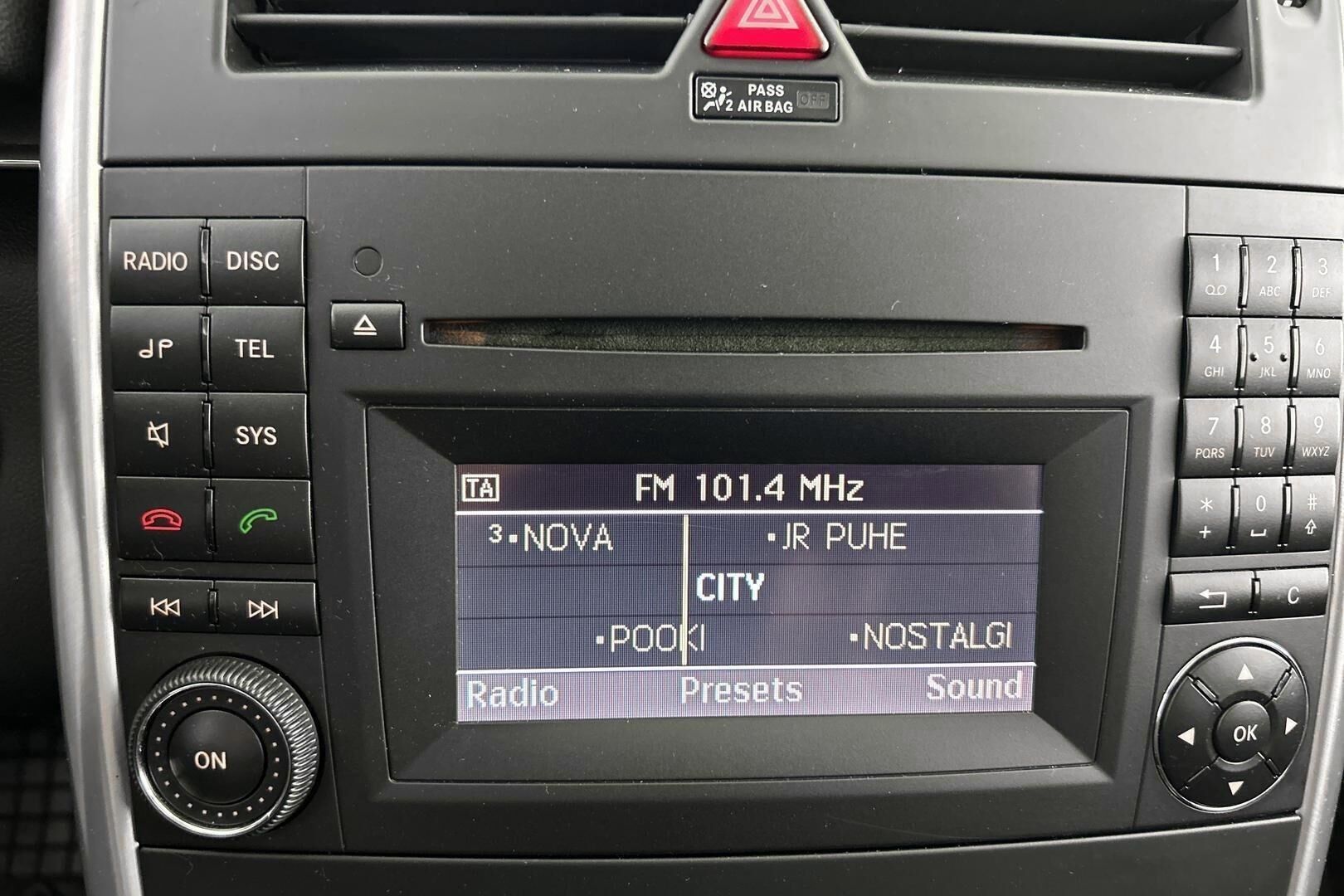 Mercedes-Benz B iso kuva 15