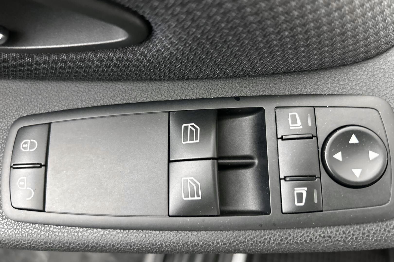 Mercedes-Benz B iso kuva 22