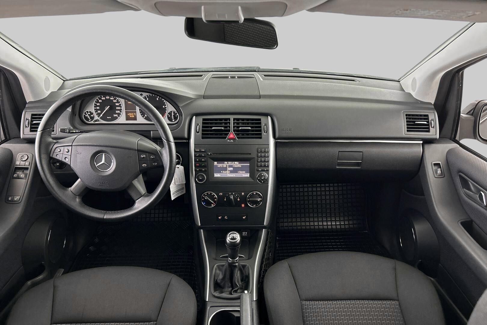 Mercedes-Benz B iso kuva 24