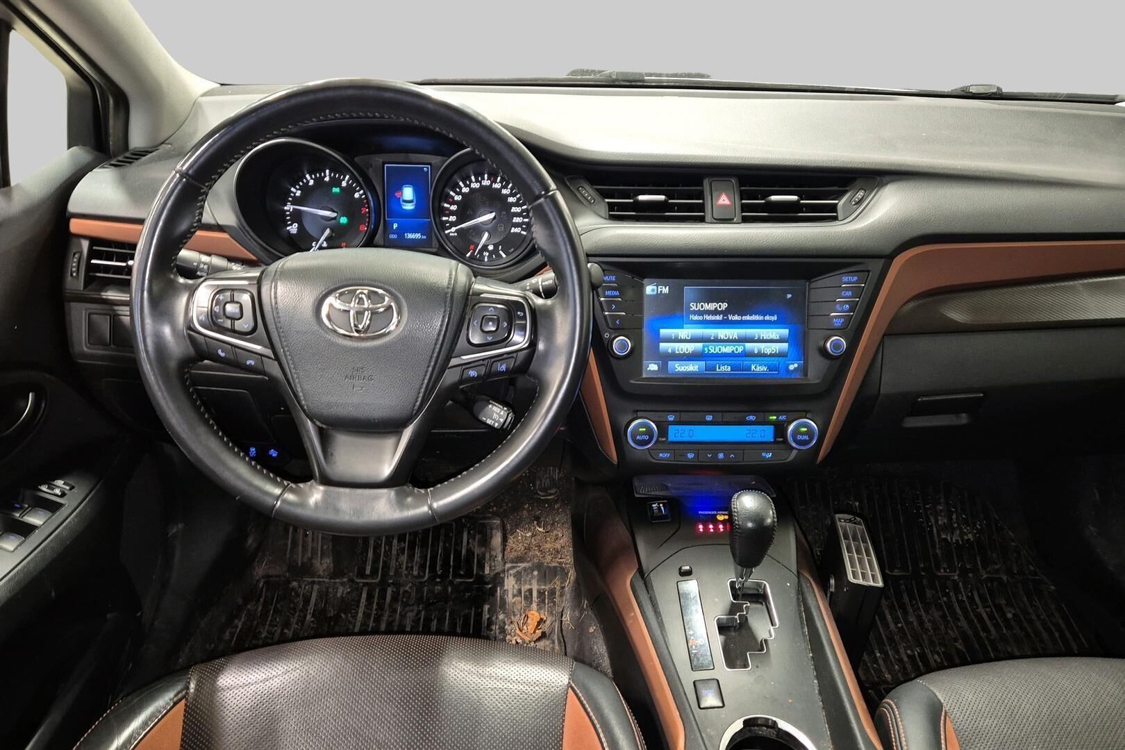 Toyota Avensis iso kuva 2