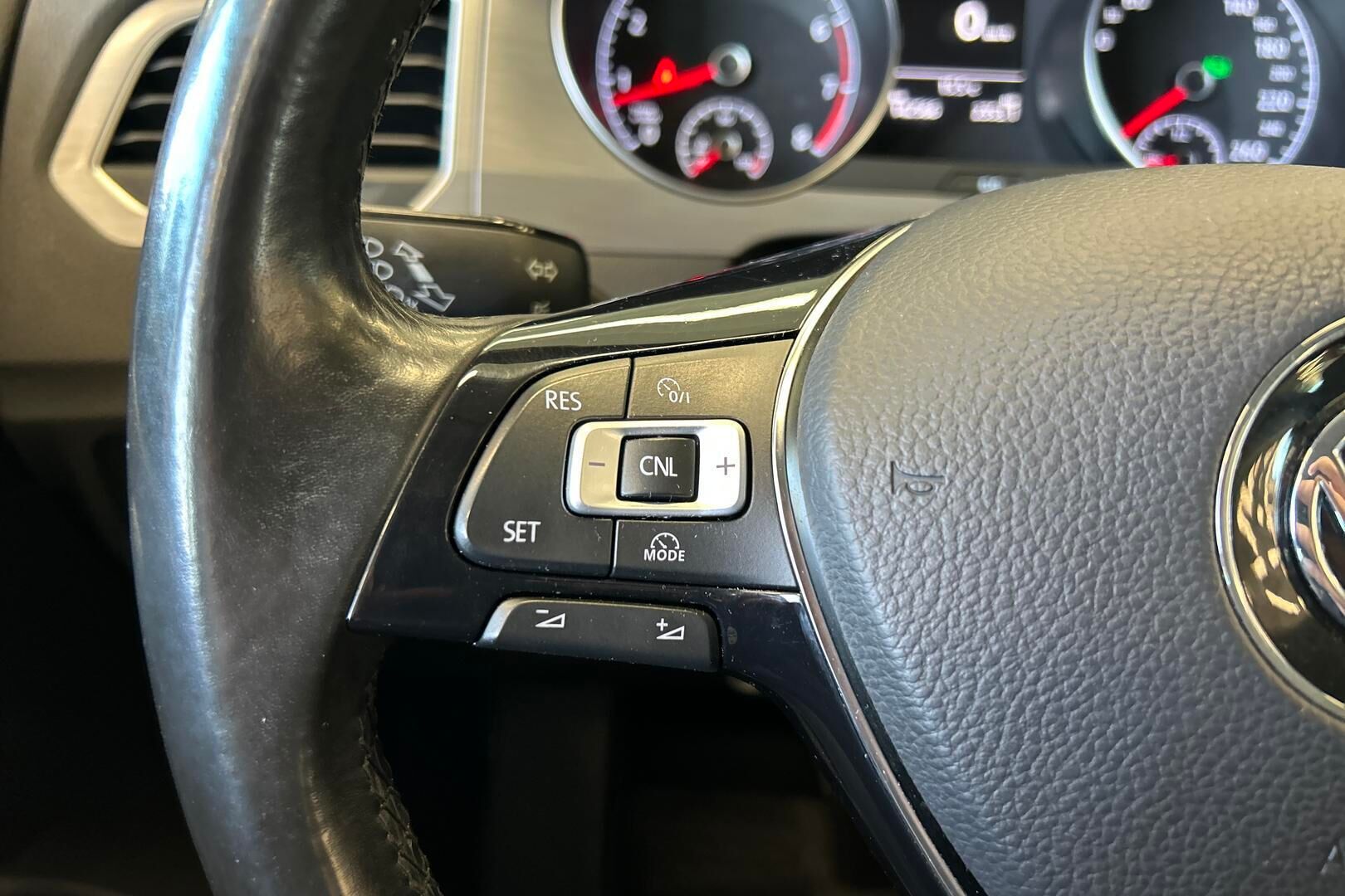 Volkswagen Golf Sportsvan iso kuva 18