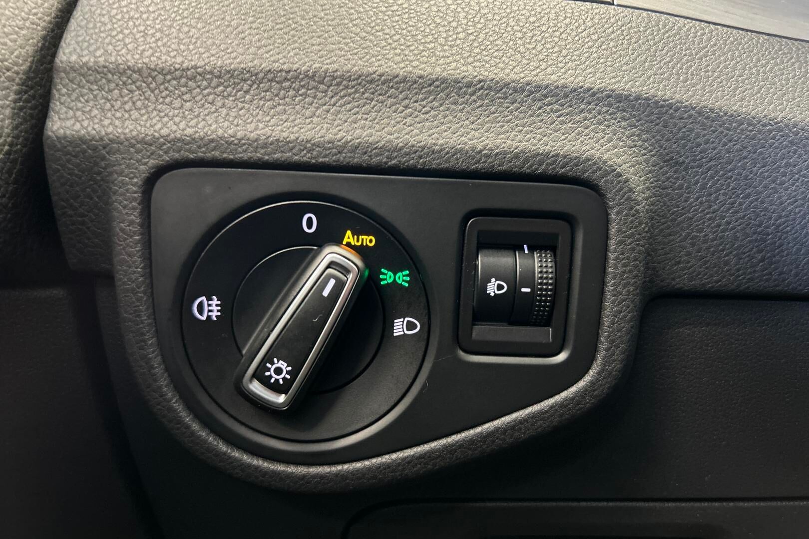 Volkswagen Golf Sportsvan iso kuva 21