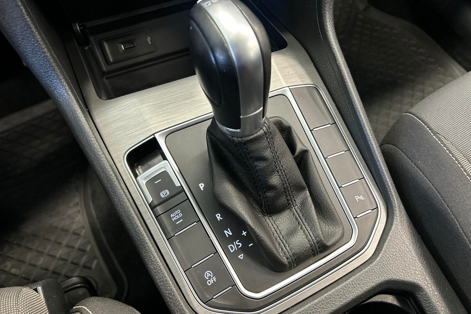 Volkswagen Golf Sportsvan iso kuva 30