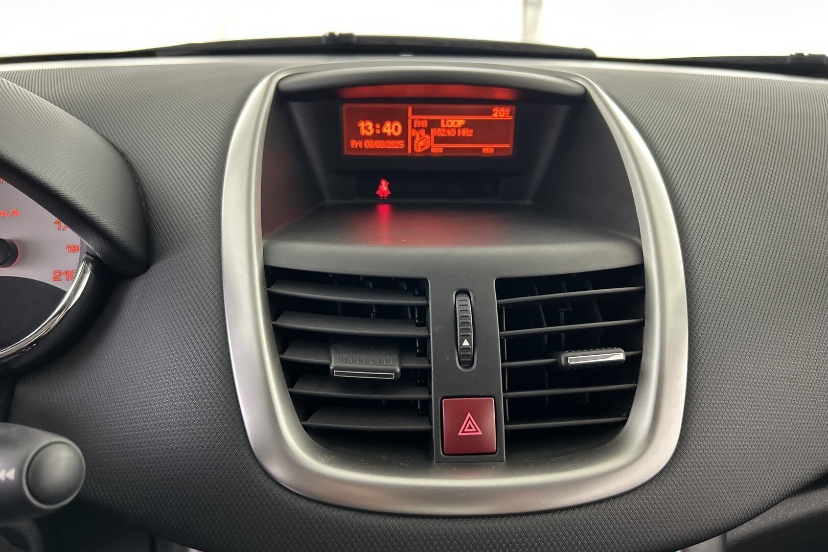 Peugeot 207 iso kuva 14