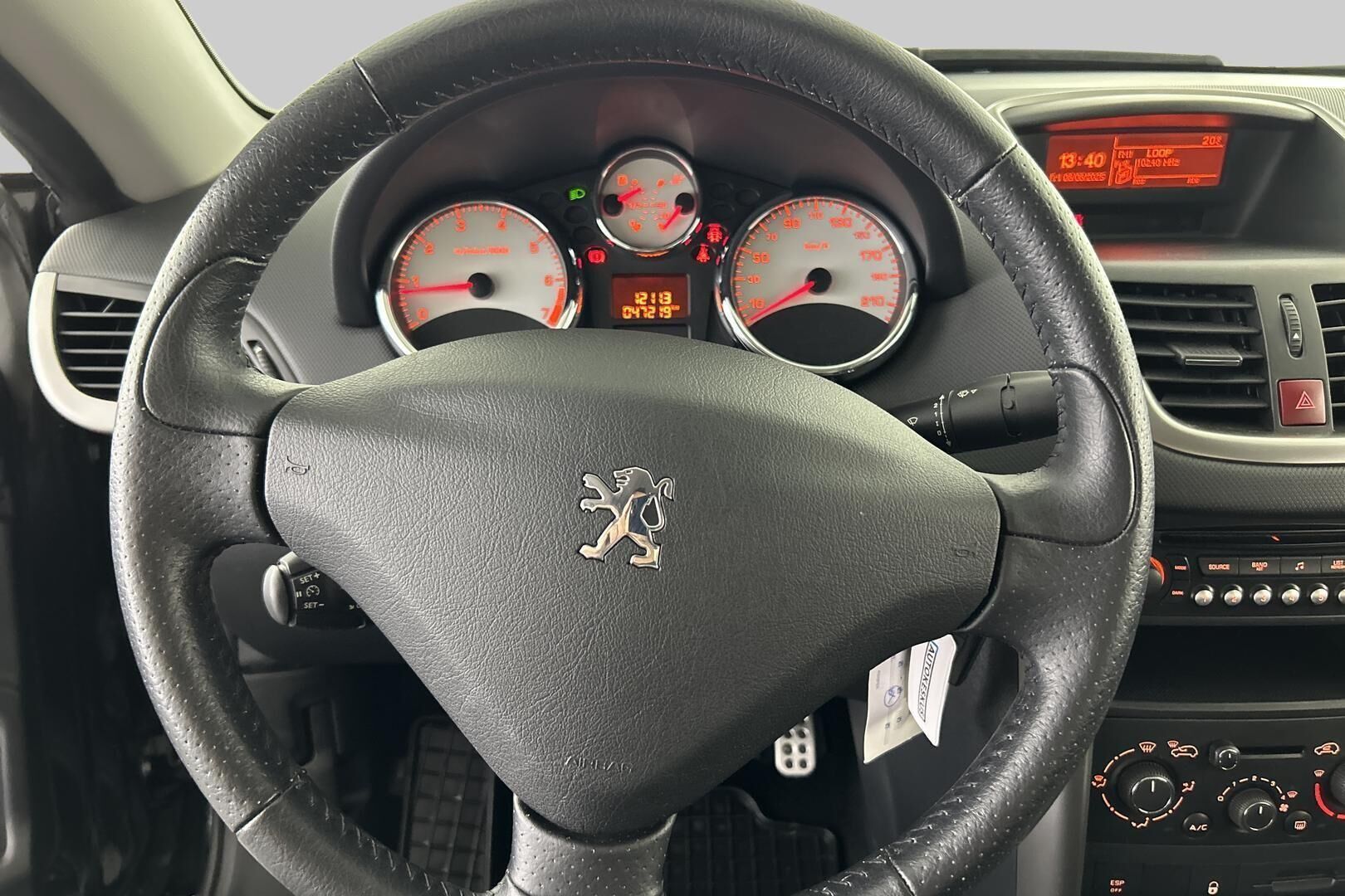 Peugeot 207 iso kuva 16