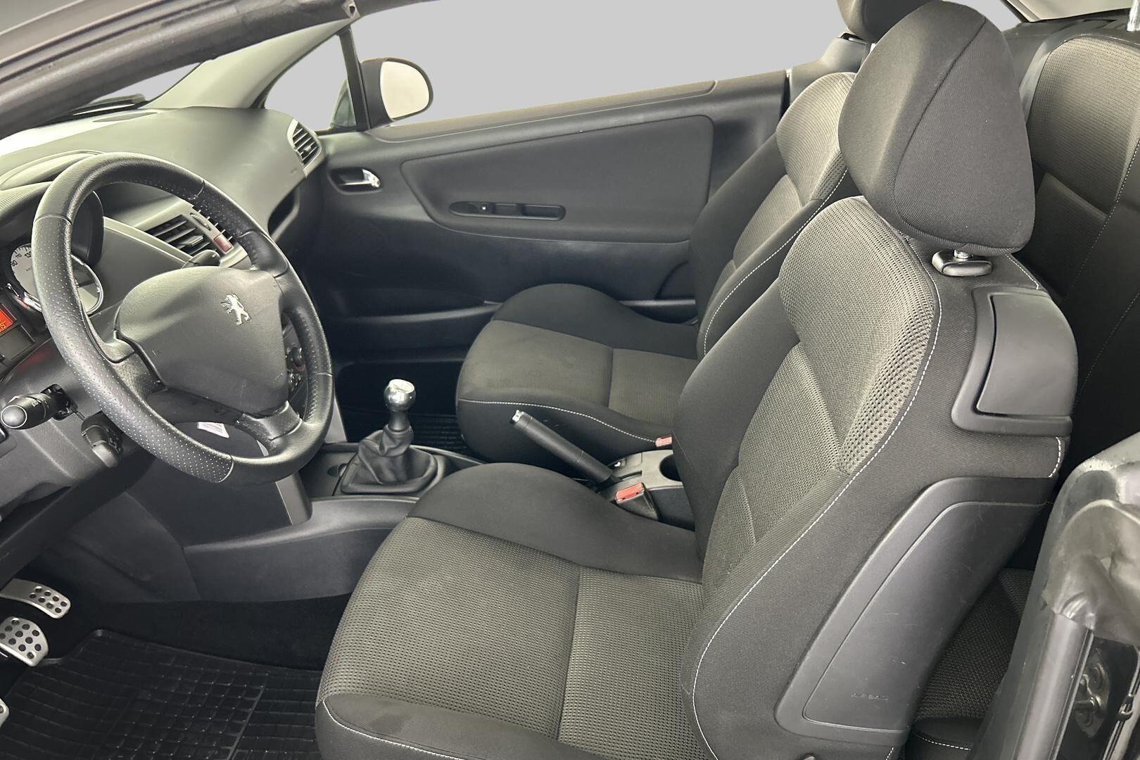 Peugeot 207 iso kuva 9