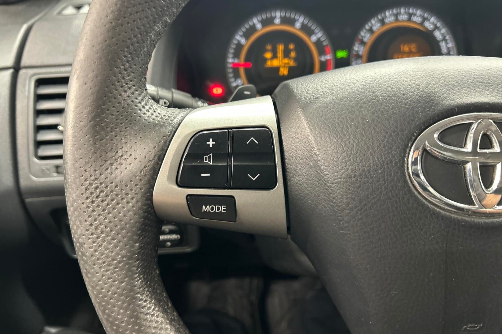 Toyota Corolla iso kuva 14