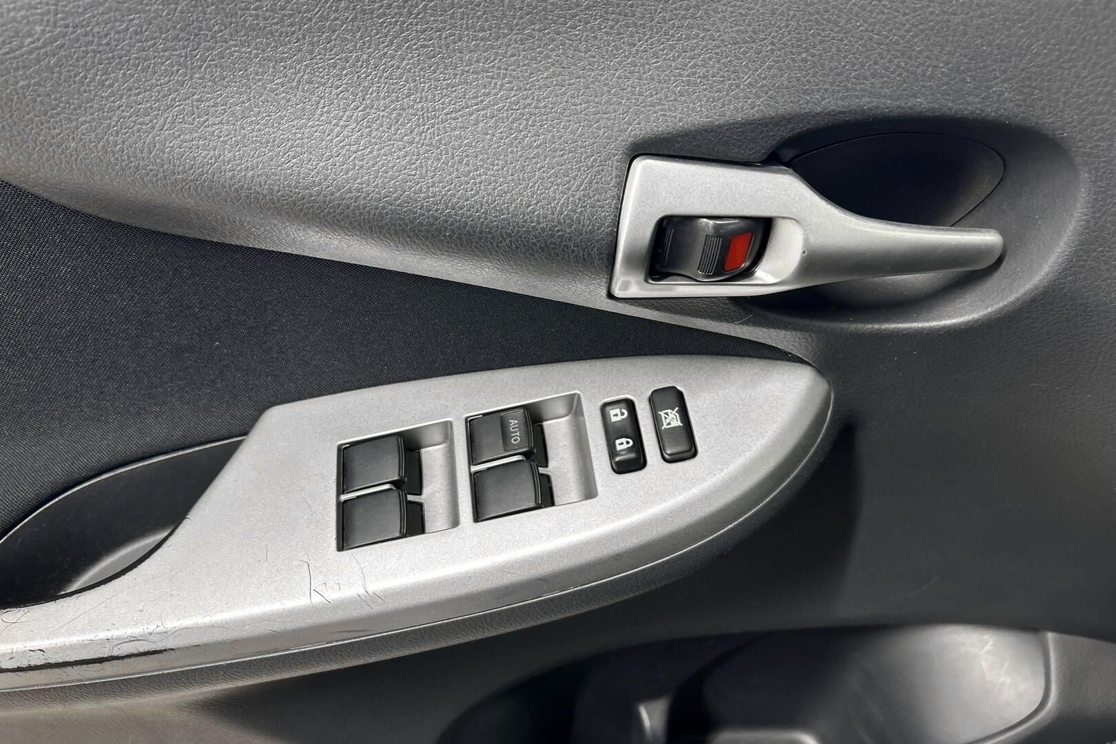 Toyota Corolla iso kuva 19