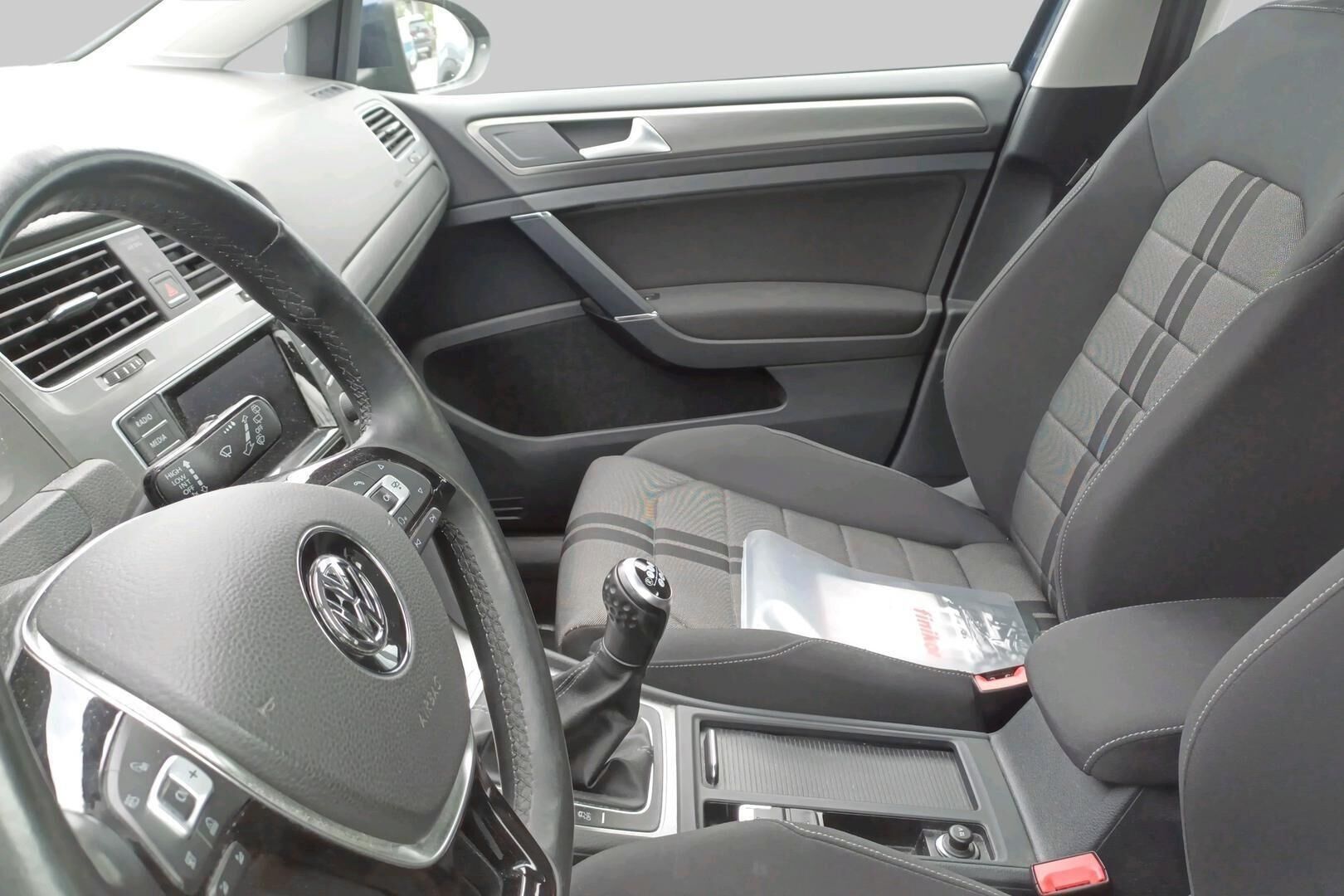 Volkswagen Golf iso kuva 1