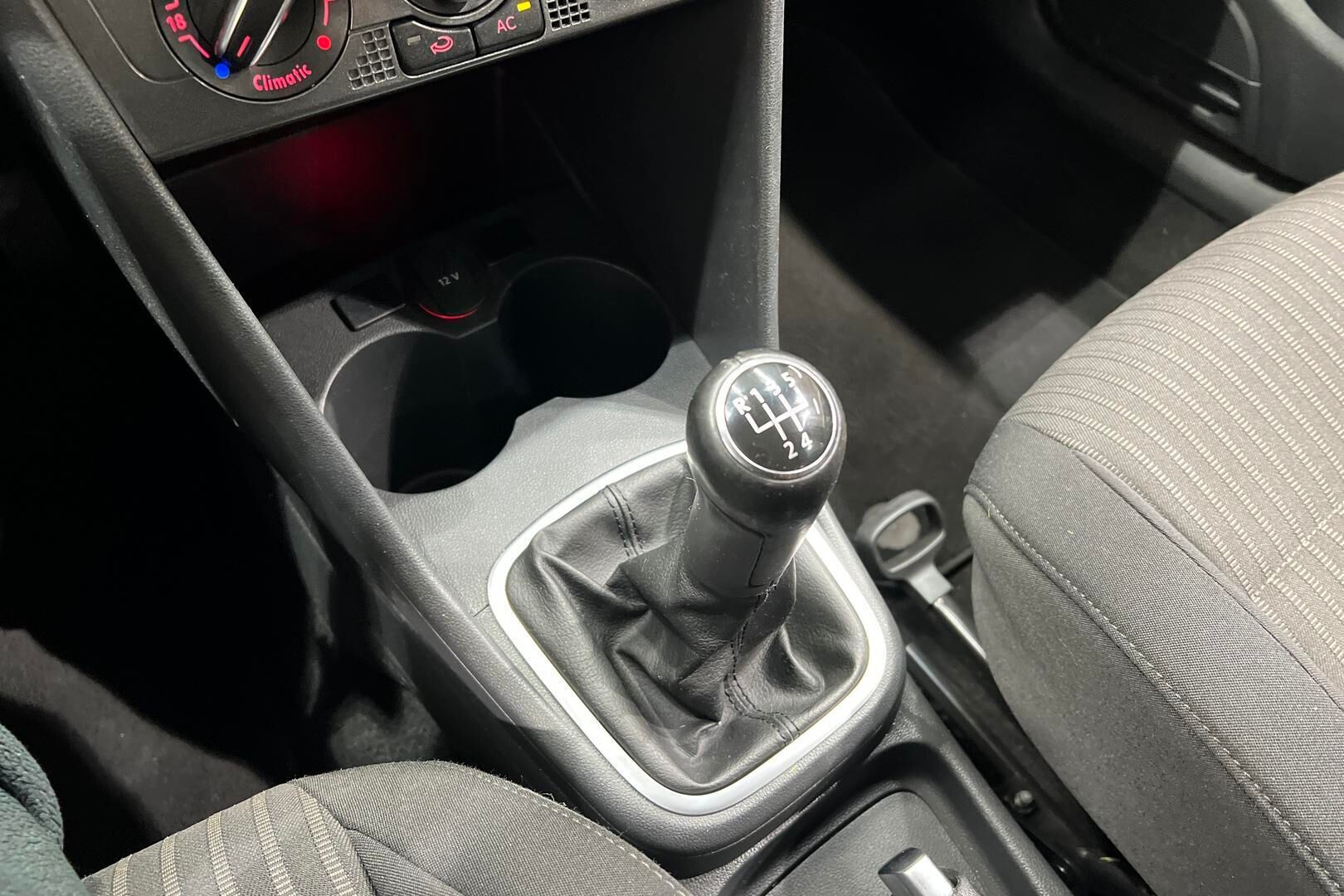 Volkswagen Polo iso kuva 16