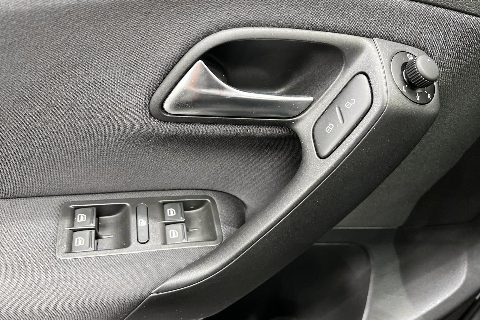 Volkswagen Polo iso kuva 19