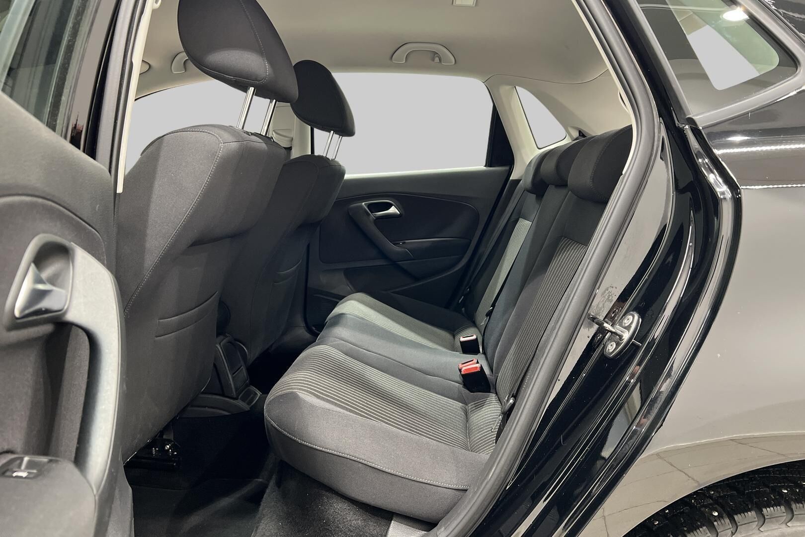 Volkswagen Polo iso kuva 9