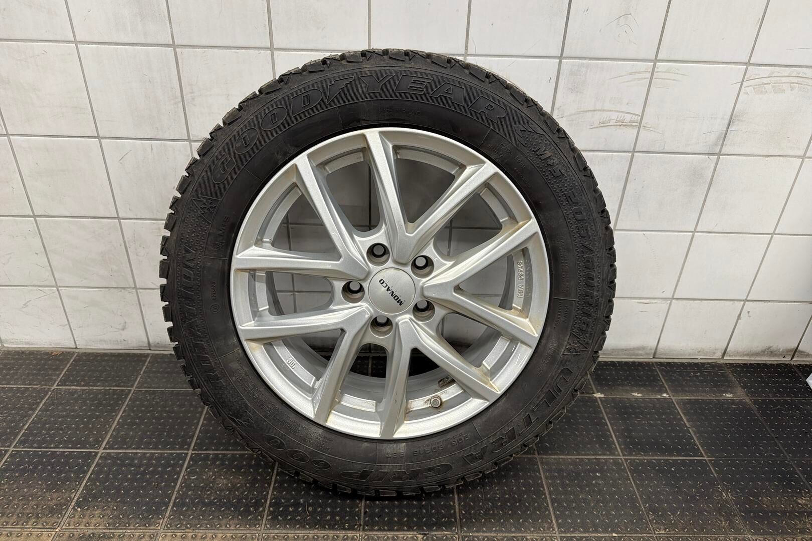Ford Focus iso kuva 5