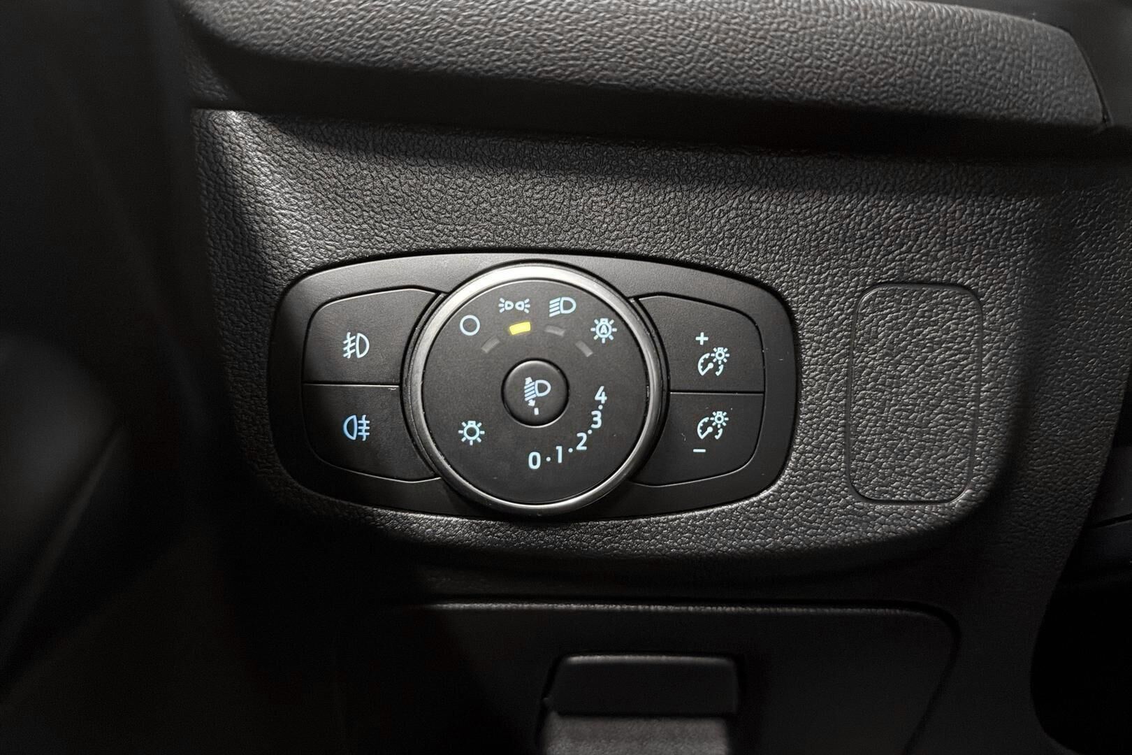 Ford Focus iso kuva 8