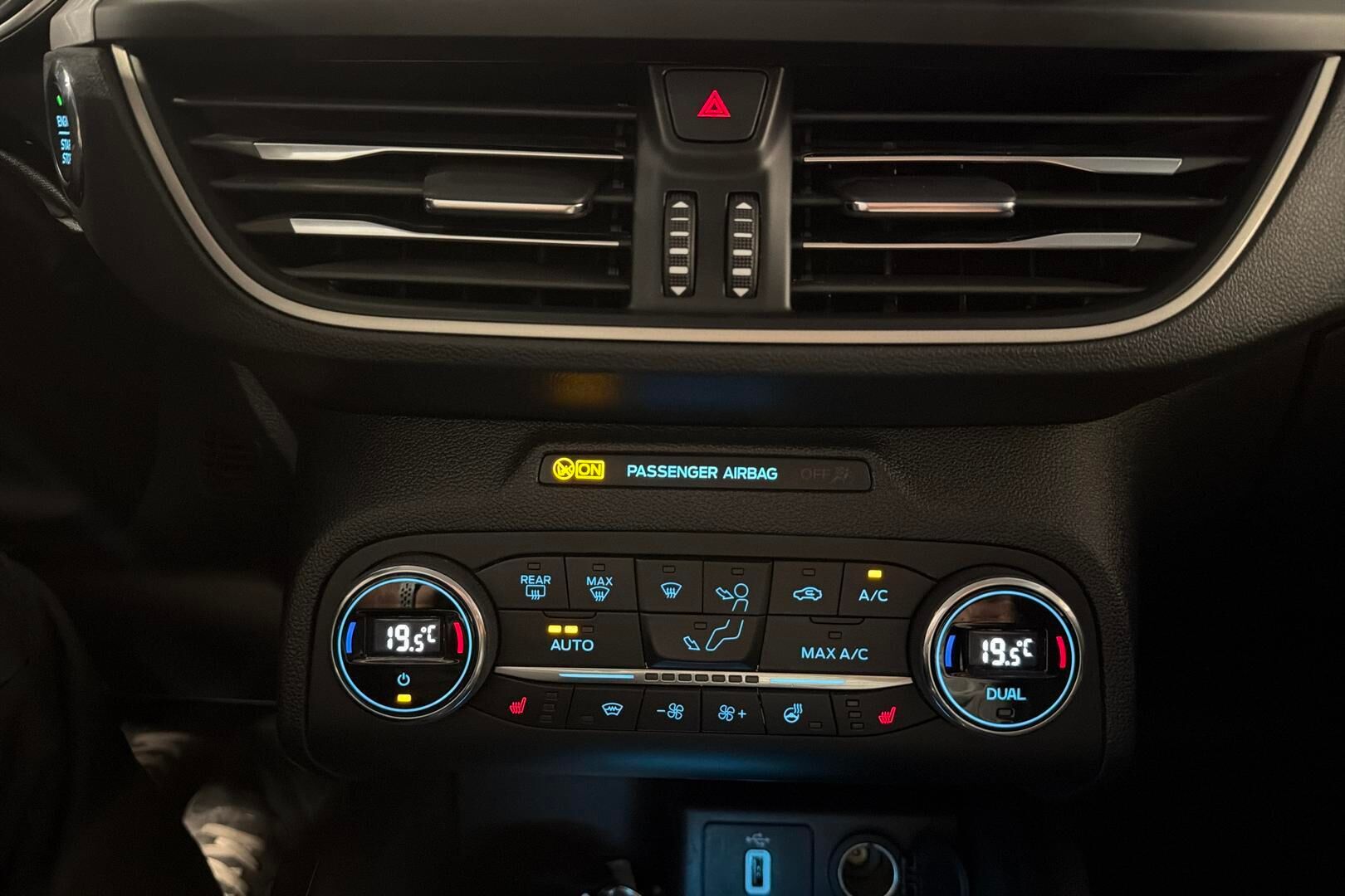 Ford Focus iso kuva 30