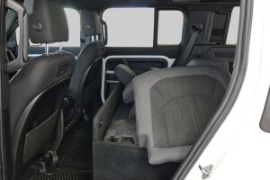 Land Rover Defender esikatselu 10