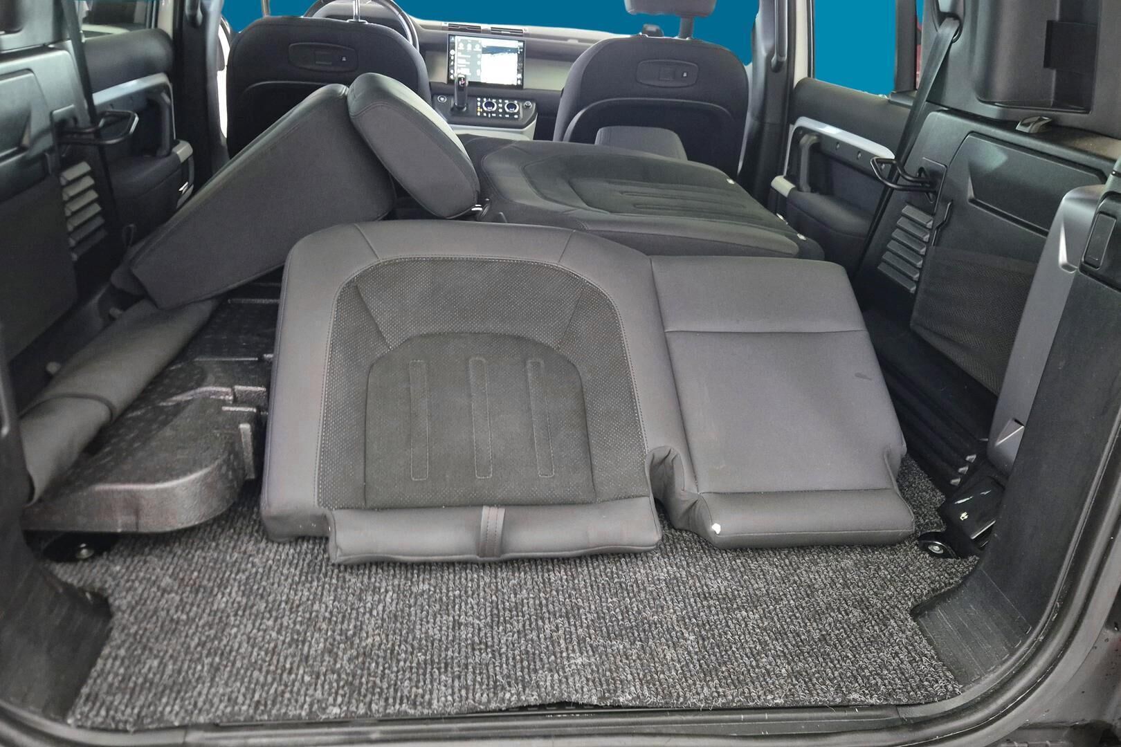 Land Rover Defender iso kuva 12
