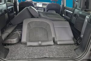 Land Rover Defender esikatselu 12