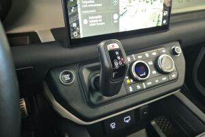 Land Rover Defender esikatselu 17