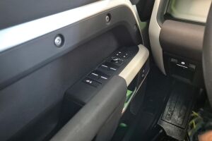 Land Rover Defender esikatselu 20