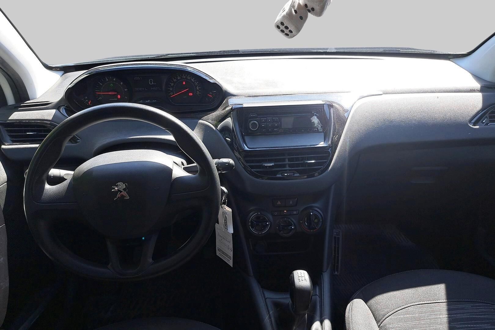 Peugeot 208 iso kuva 1