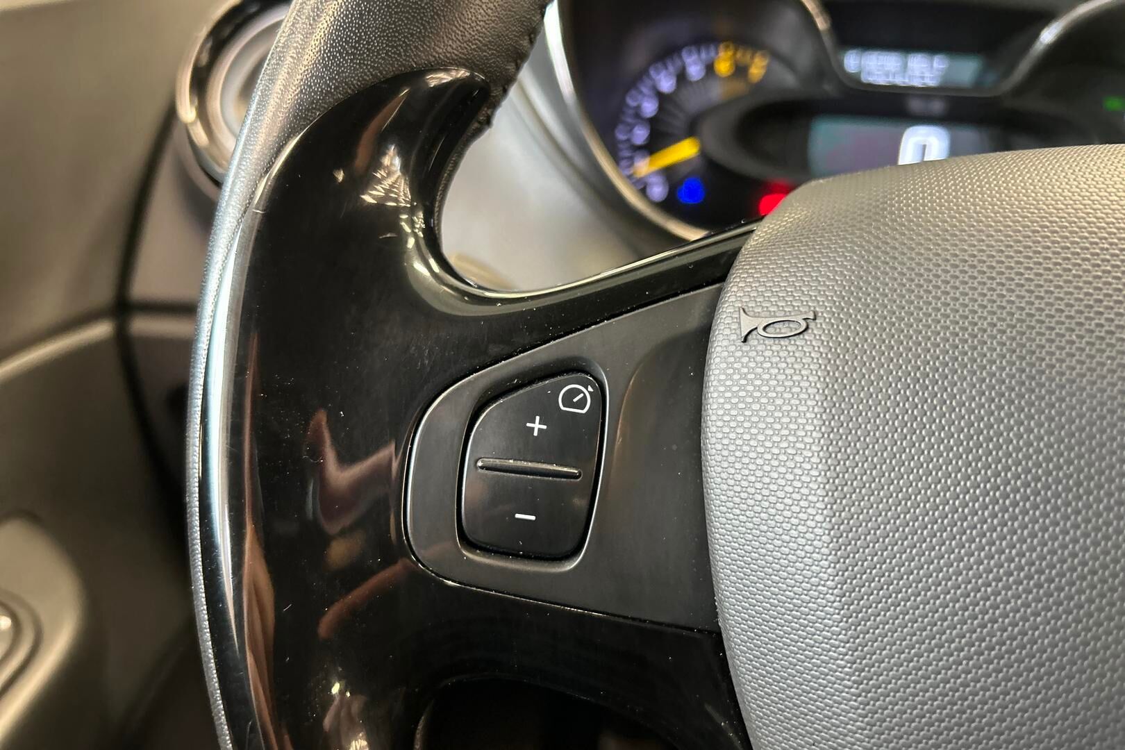 Renault Captur iso kuva 18