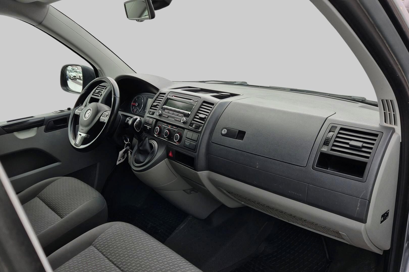 Volkswagen Transporter iso kuva 11