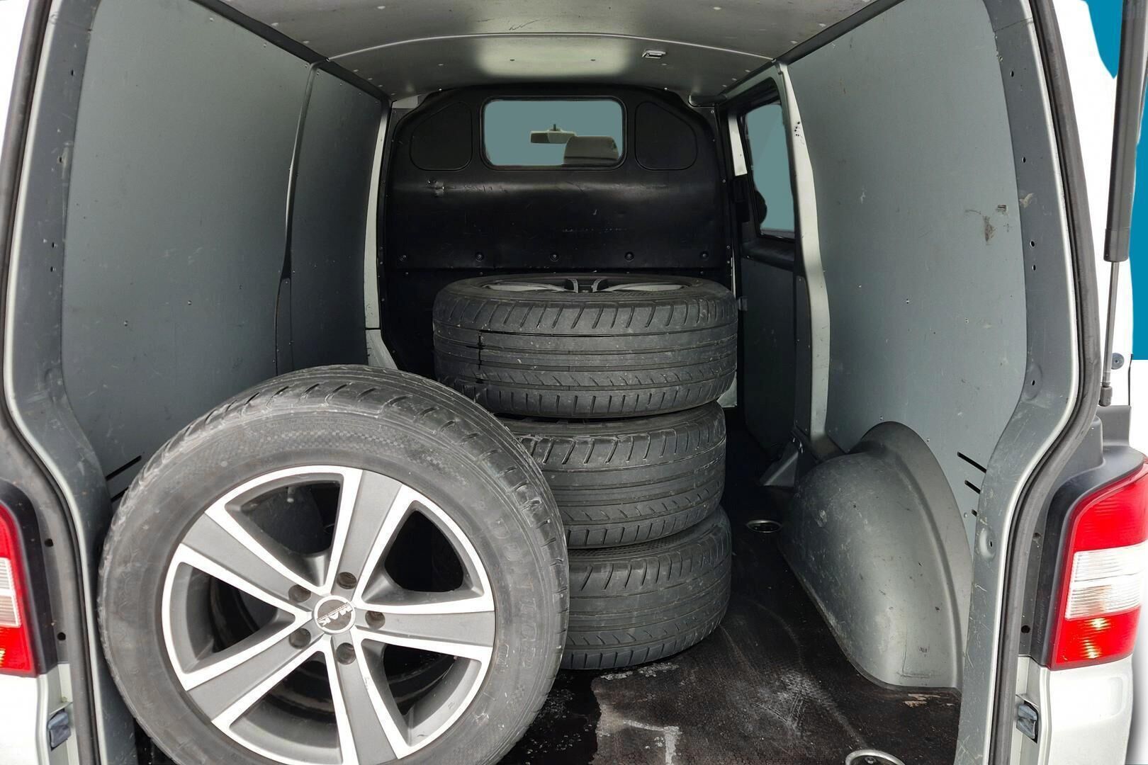 Volkswagen Transporter iso kuva 12