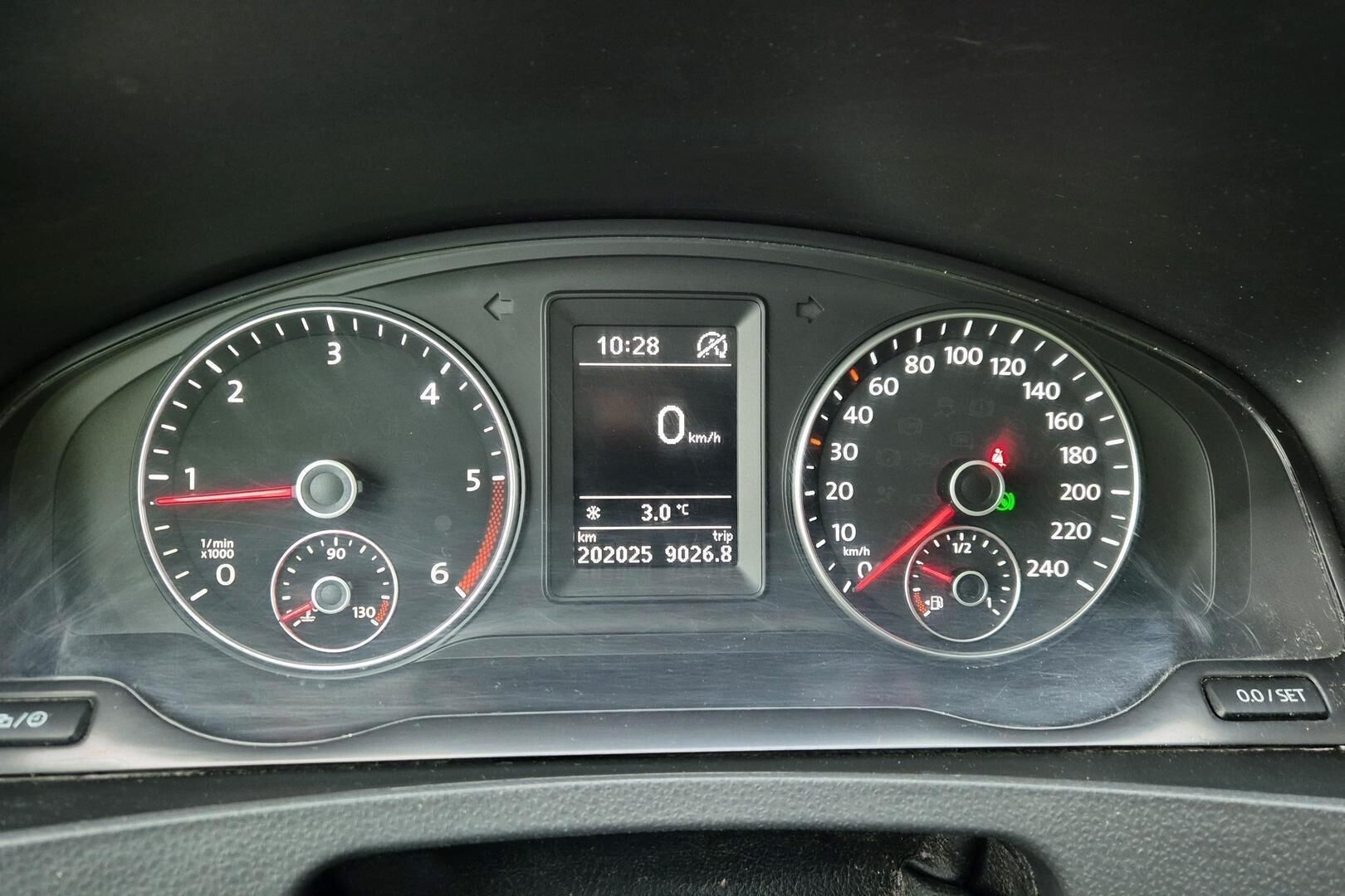 Volkswagen Transporter iso kuva 14