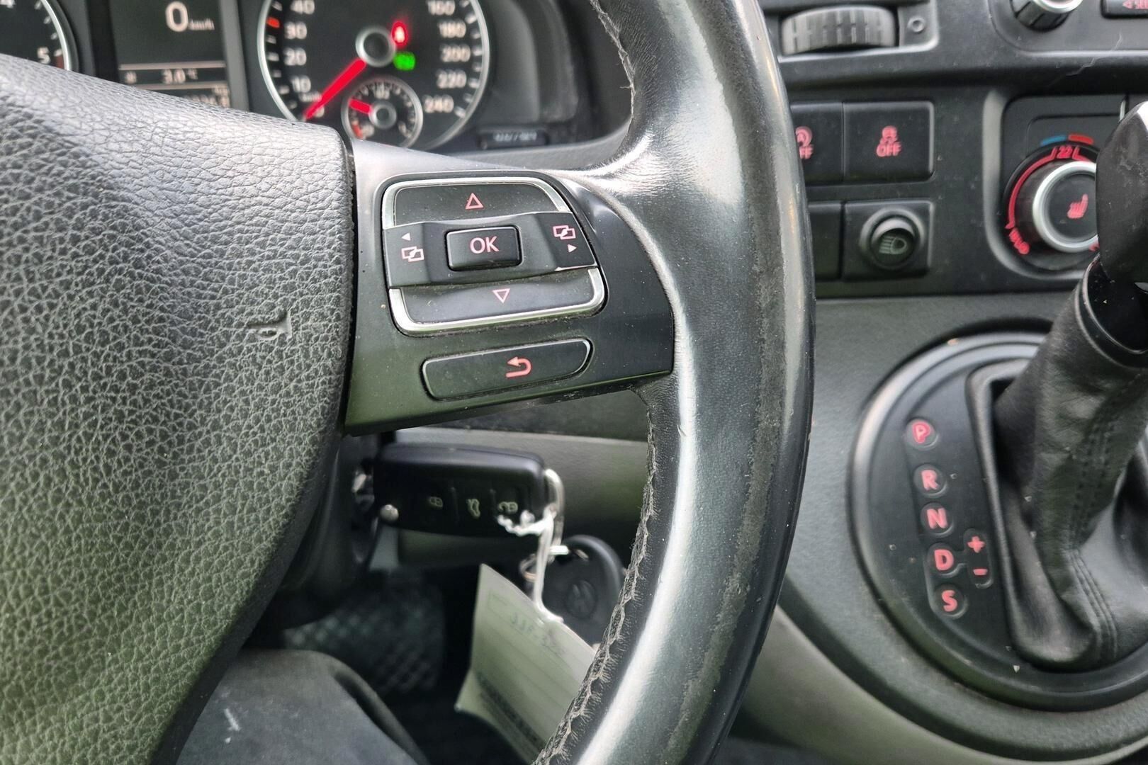 Volkswagen Transporter iso kuva 18