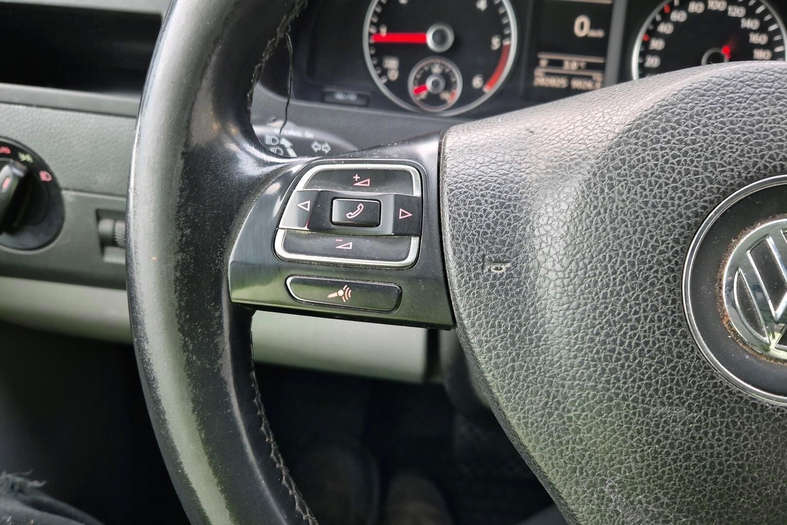 Volkswagen Transporter iso kuva 19