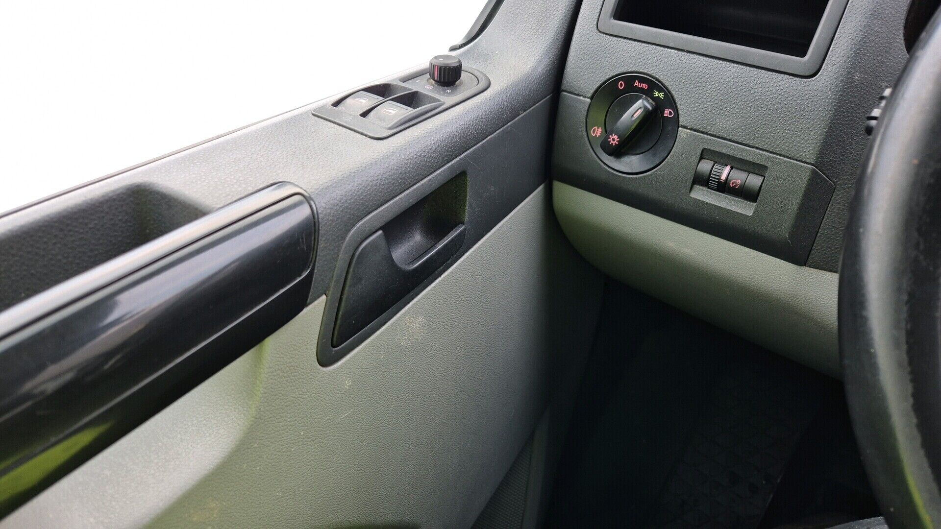 Volkswagen Transporter iso kuva 20