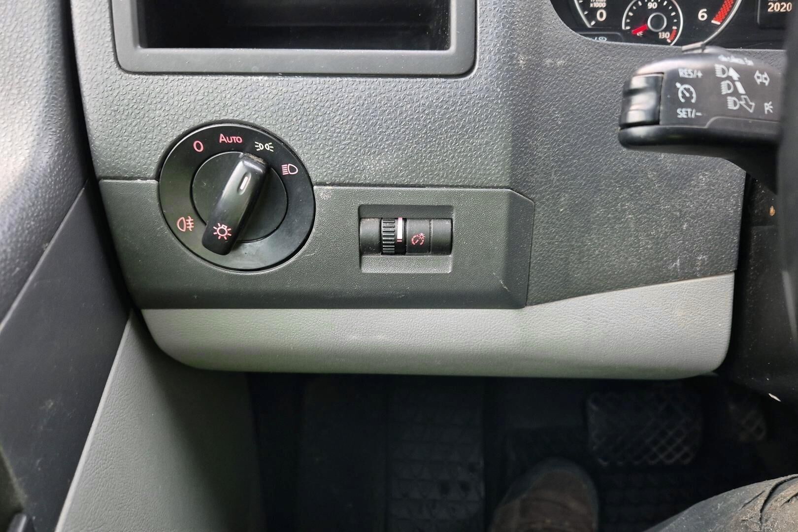 Volkswagen Transporter iso kuva 21