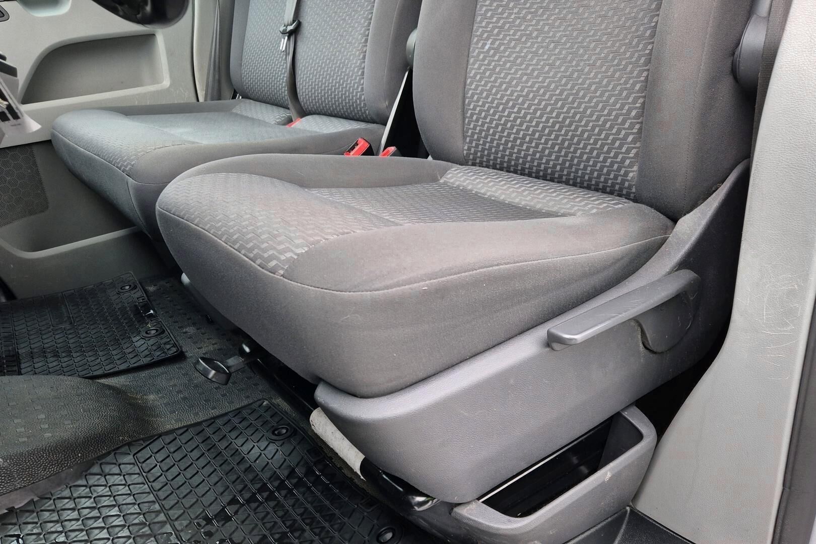 Volkswagen Transporter iso kuva 22