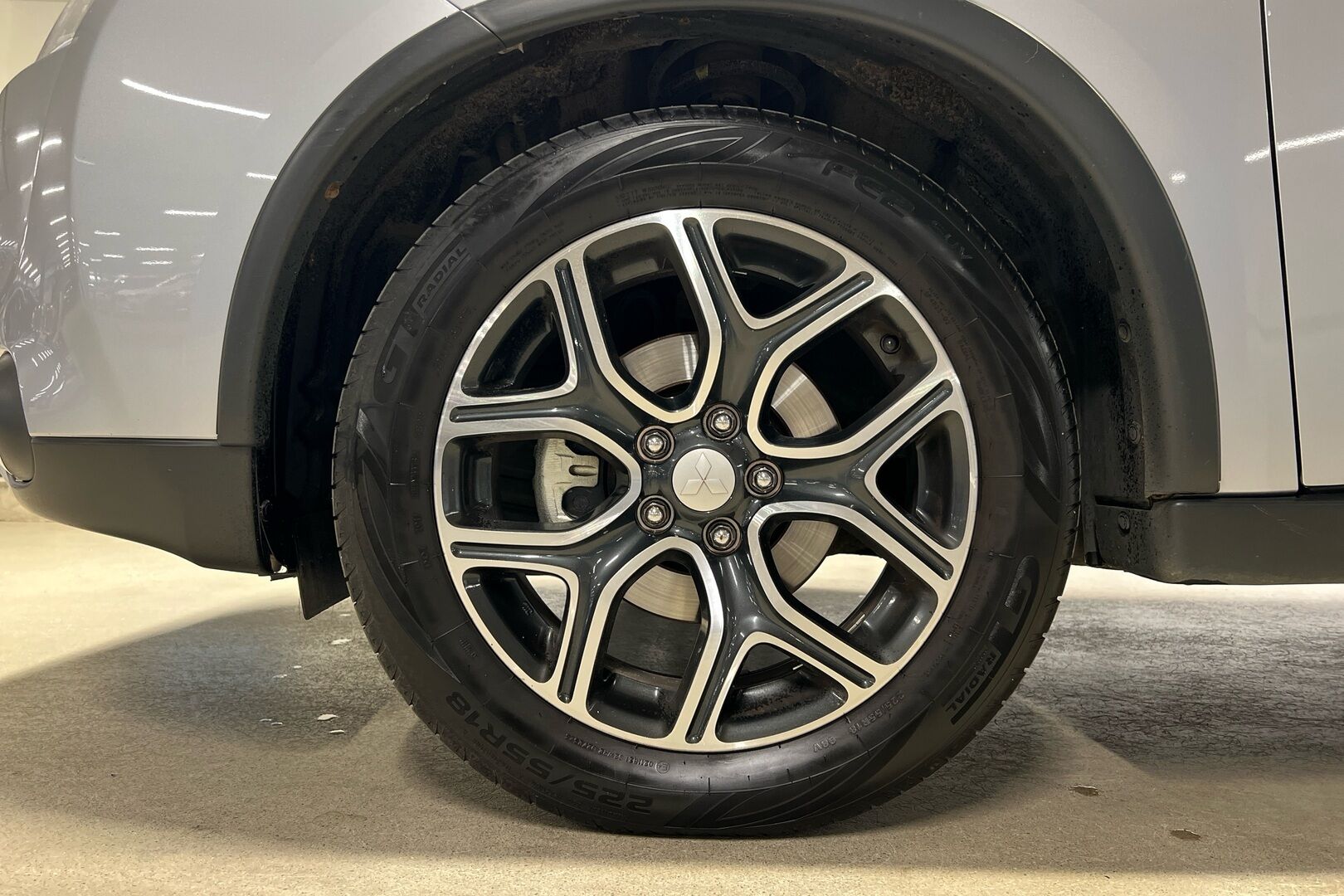 Mitsubishi Outlander iso kuva 11