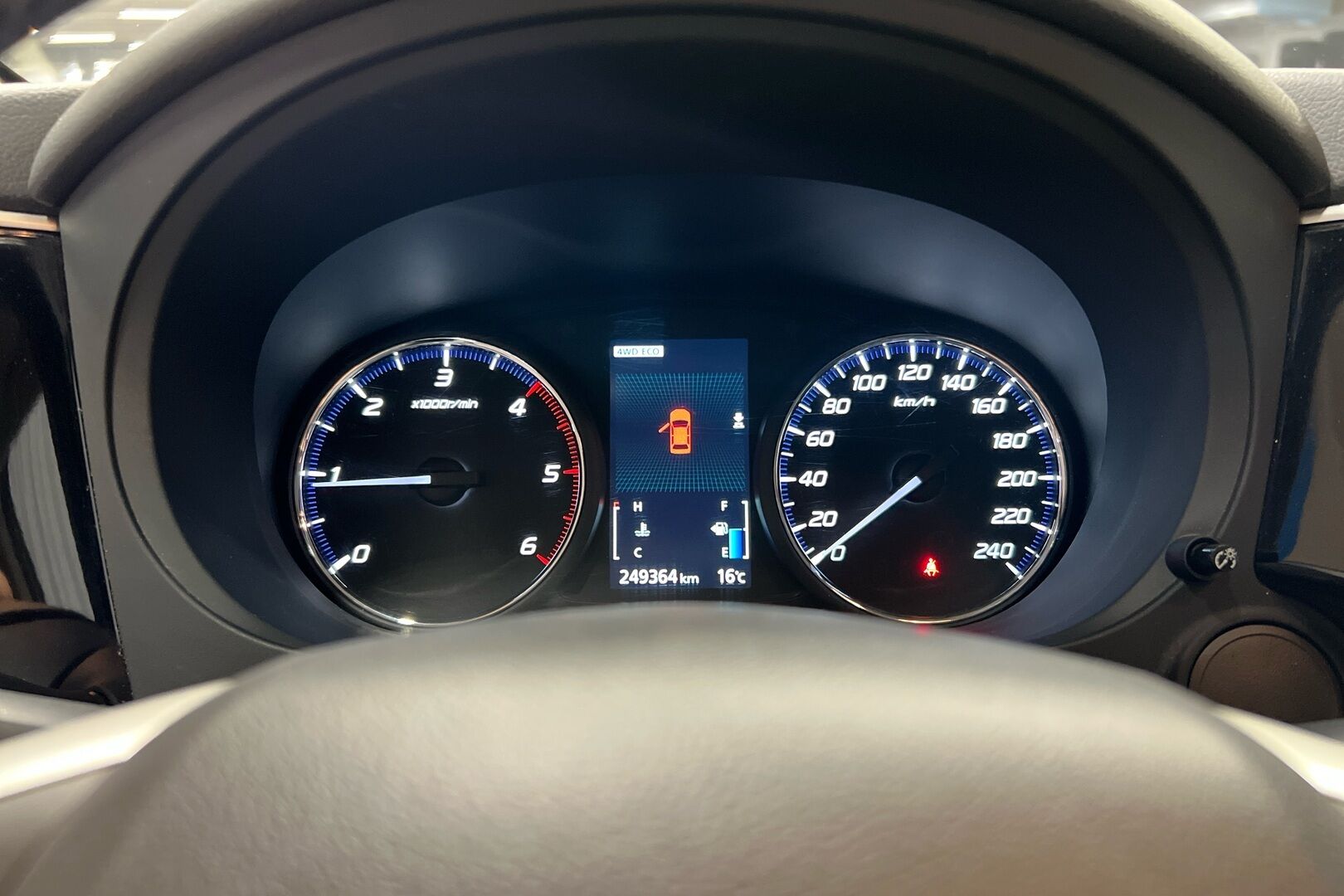 Mitsubishi Outlander iso kuva 12