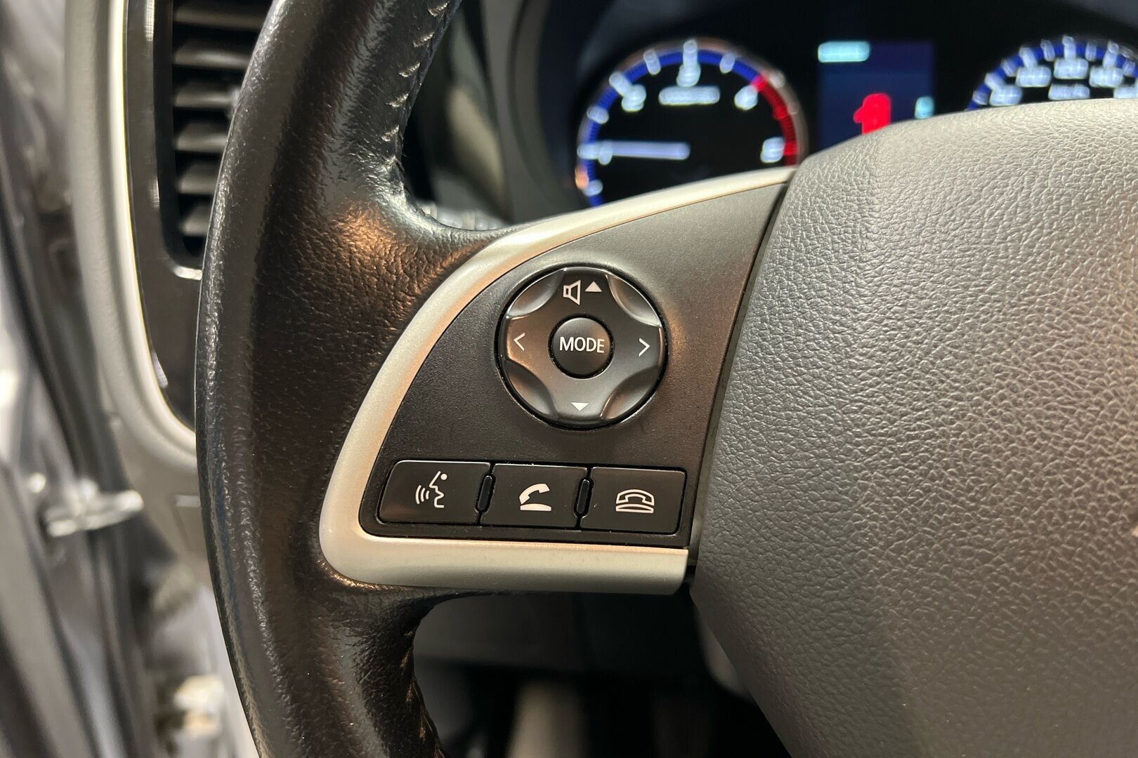 Mitsubishi Outlander iso kuva 15