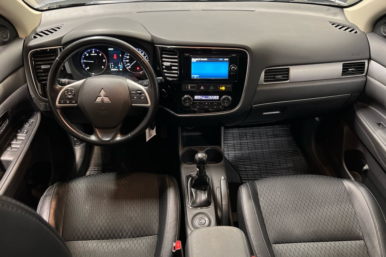 Mitsubishi Outlander iso kuva 16