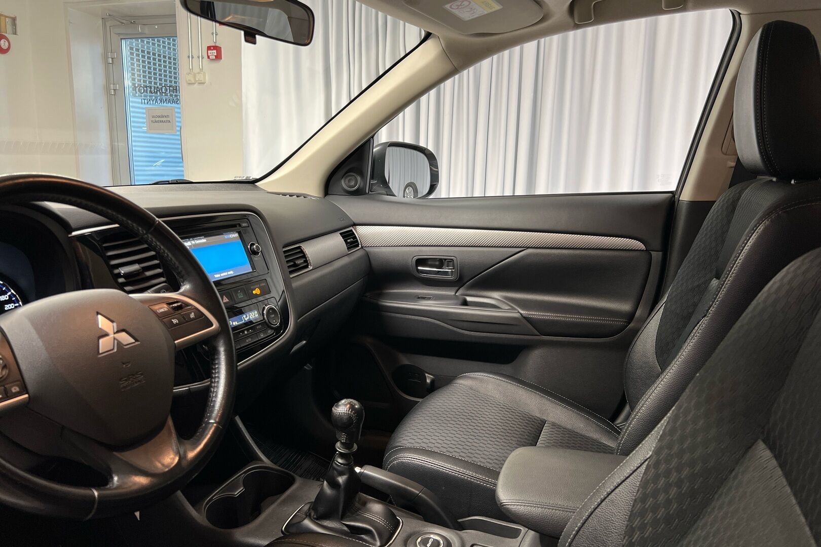 Mitsubishi Outlander iso kuva 8