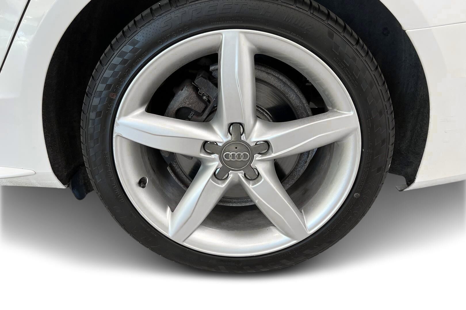 Audi A4 iso kuva 13