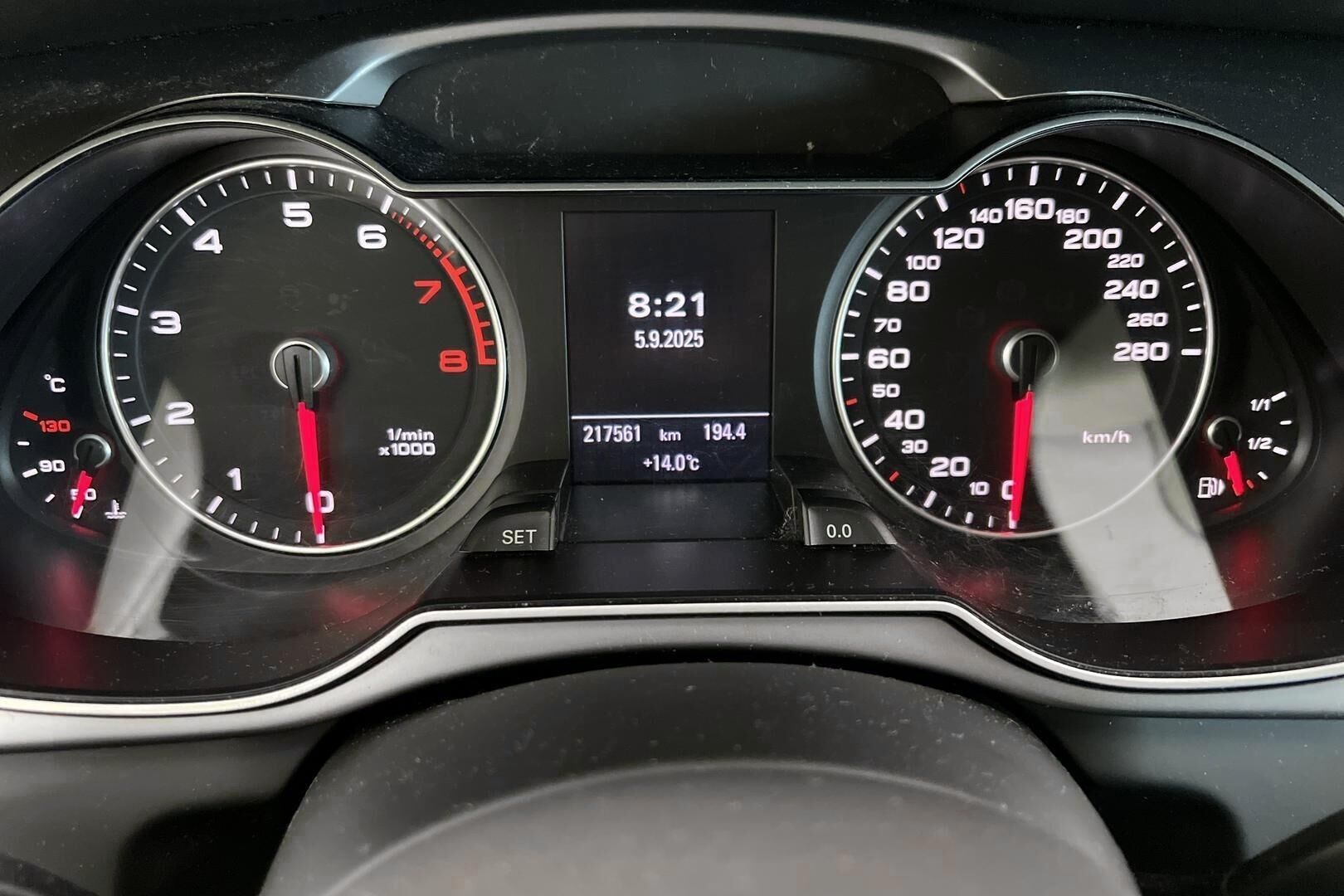 Audi A4 iso kuva 14