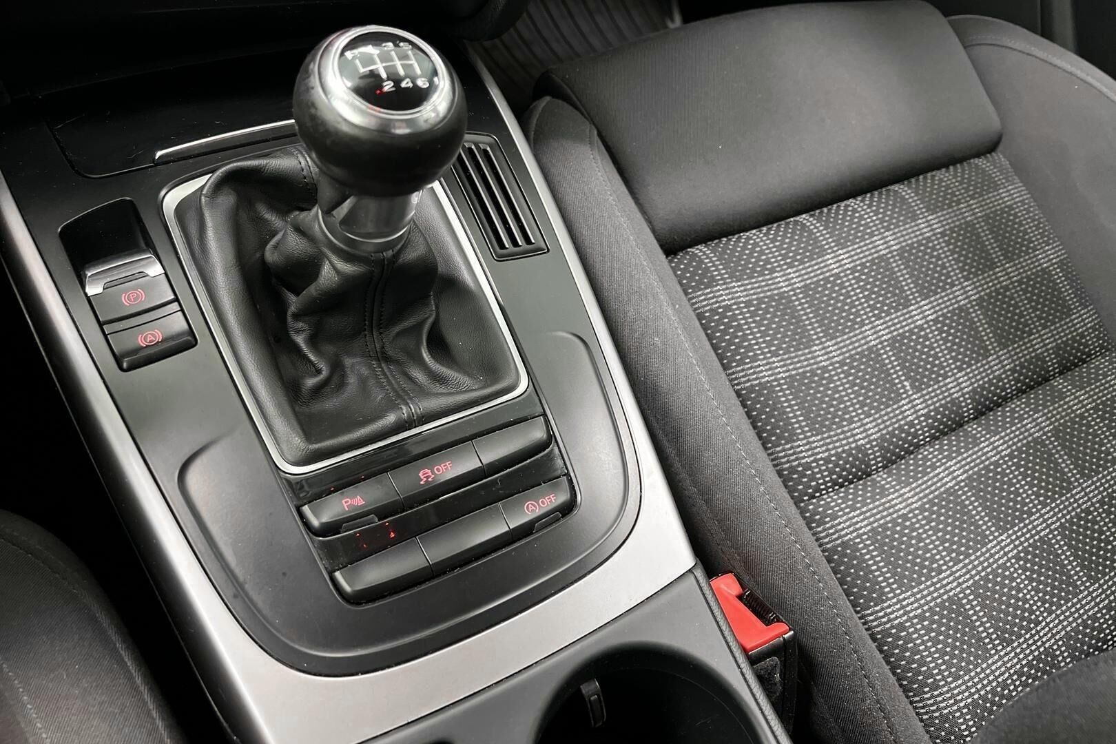 Audi A4 iso kuva 16