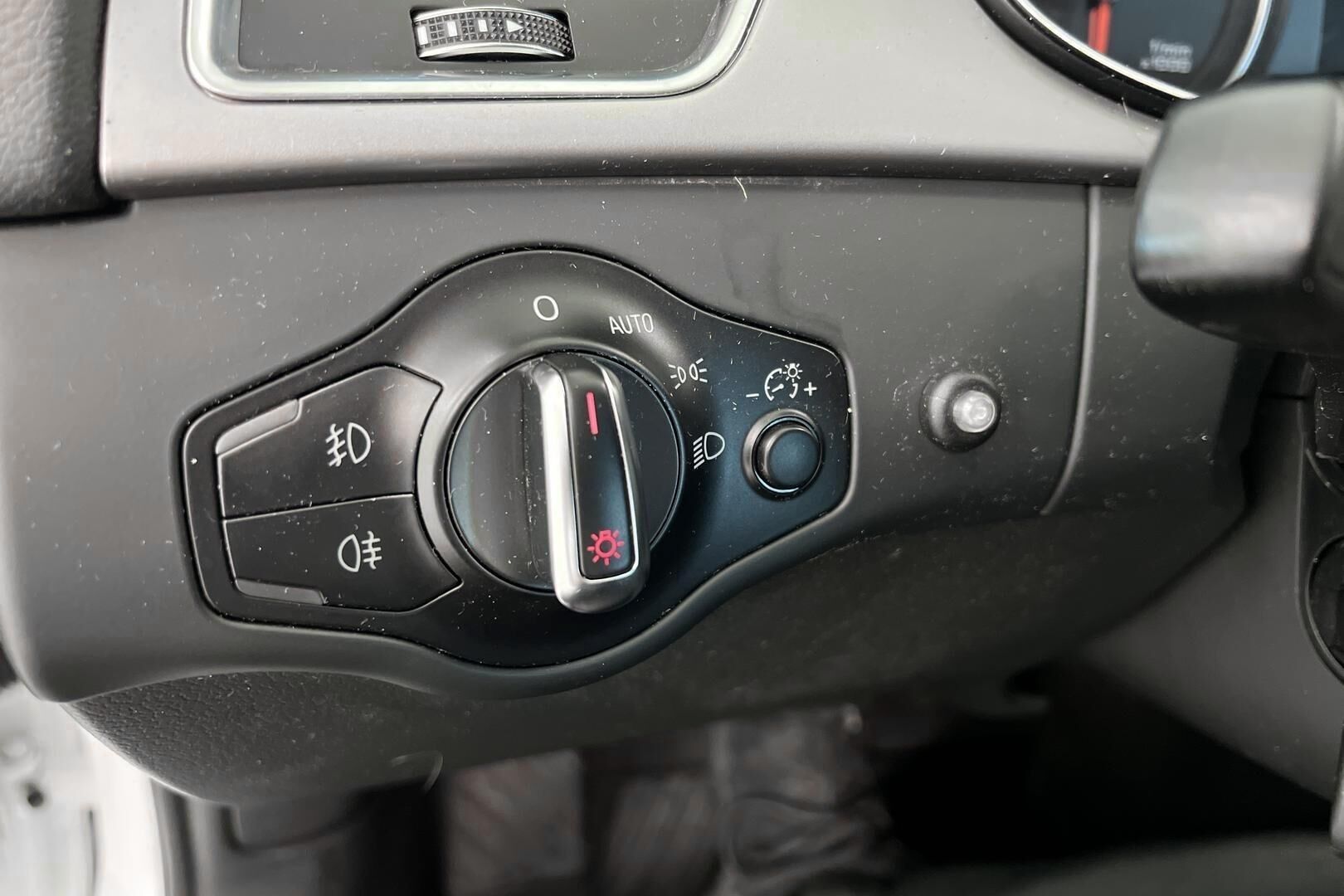 Audi A4 iso kuva 19