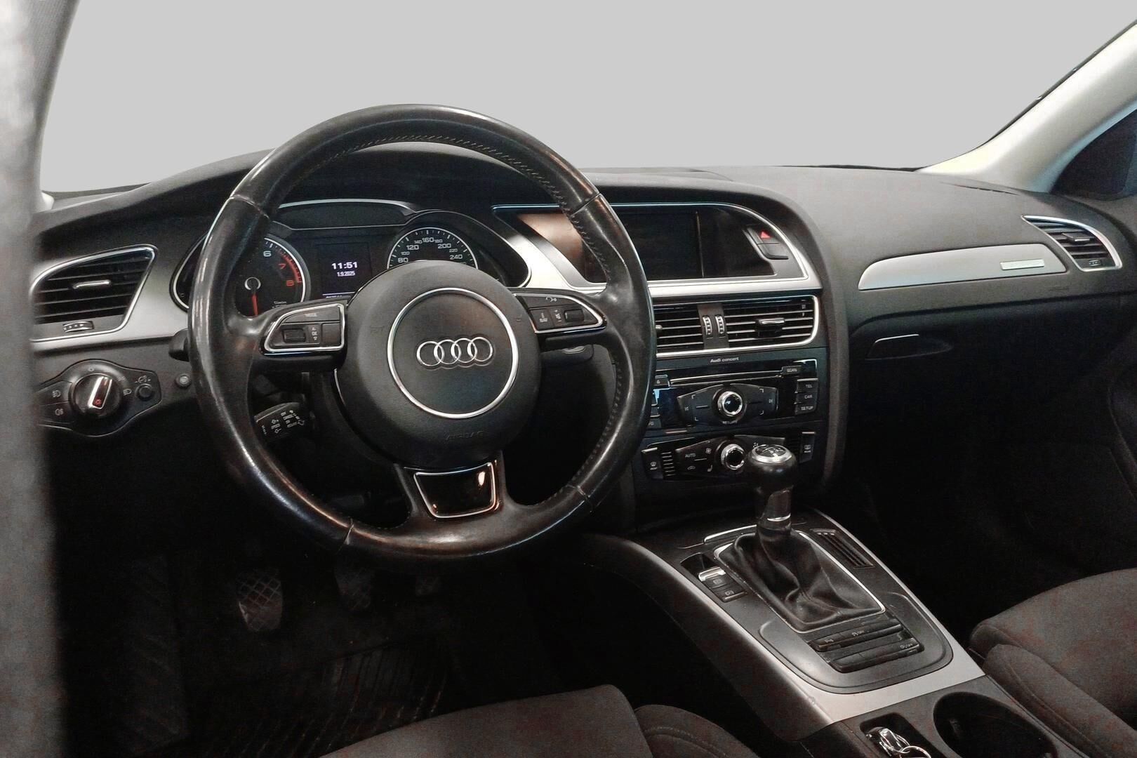 Audi A4 iso kuva 2
