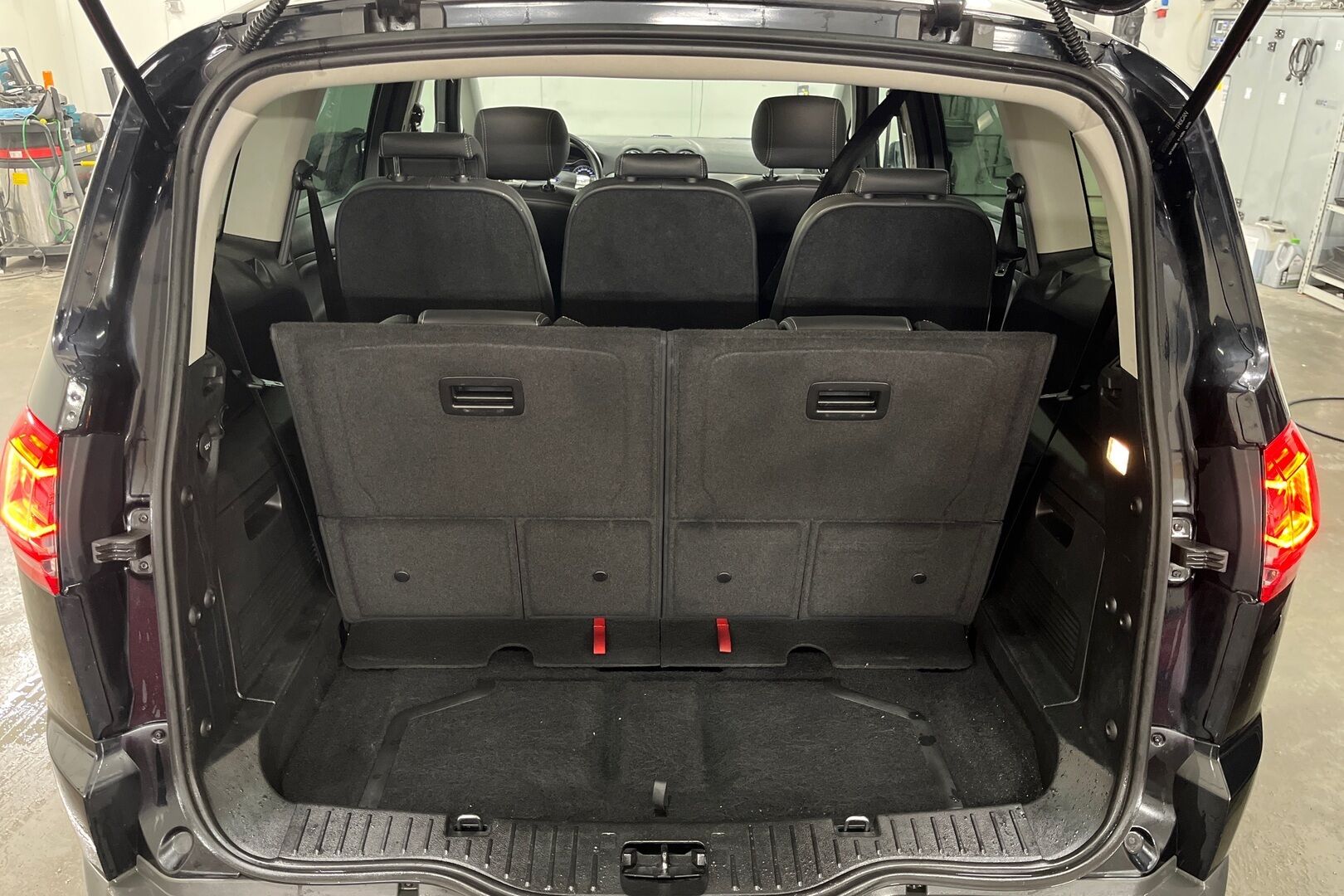 Ford S-Max iso kuva 9