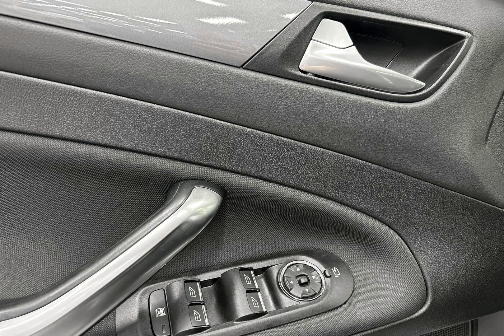 Ford Mondeo iso kuva 19