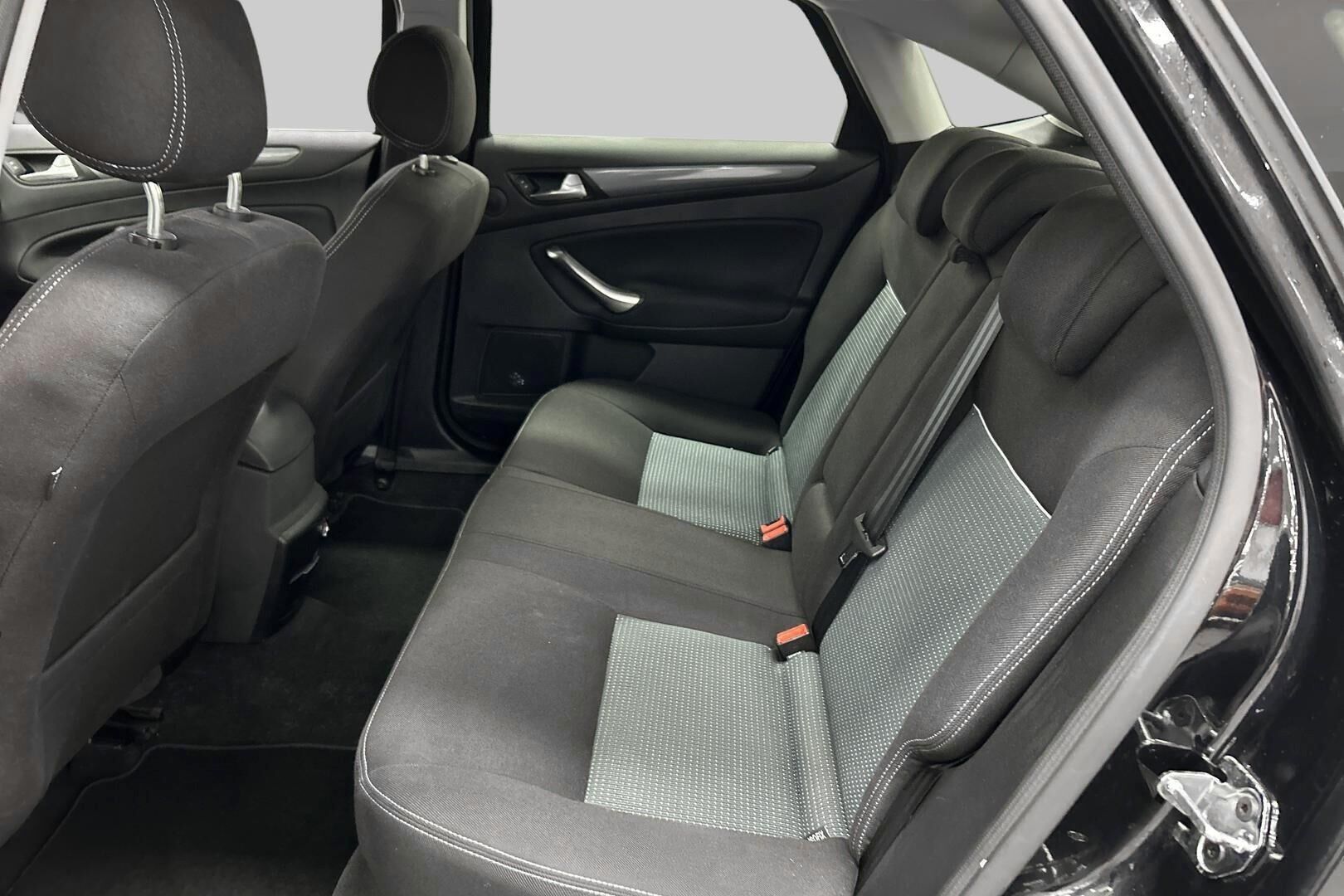 Ford Mondeo iso kuva 9